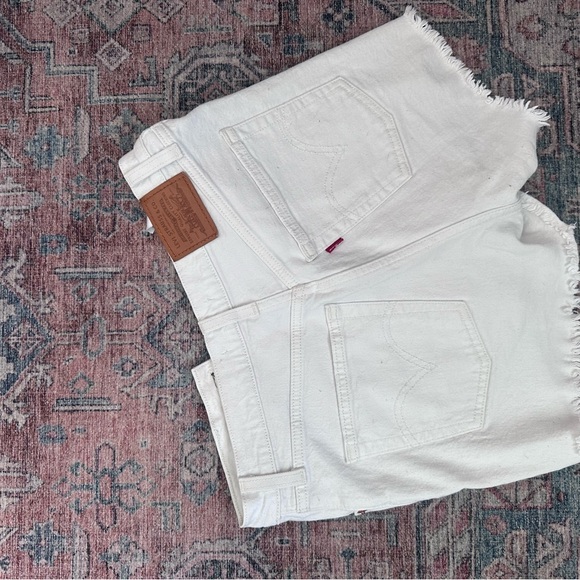 LEVIS HIGH RISE SHORTS - Picture 3 of 4
